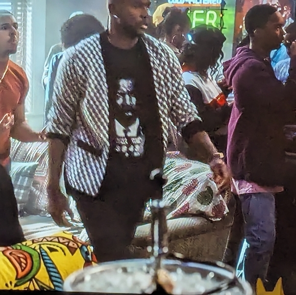 John Lewis Black Shirt worn by Aaron Jackson on Grownish TV S2E17 Trevor Jackson - Picture 2 of 10